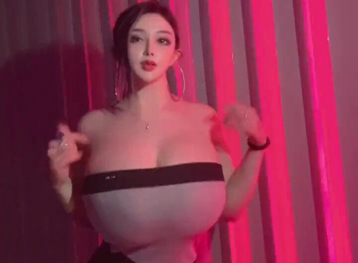 Menglu Veronica very tight grey dress